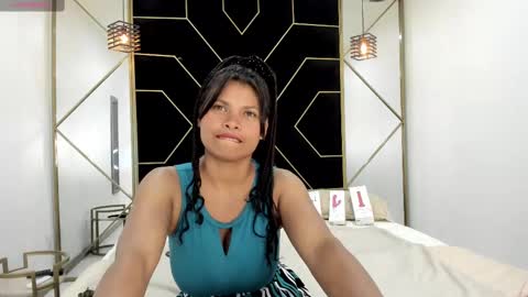 Snapshot of camiilareyes chatting on February 24, 5:31 pm CamiilaReyes online show from February 24, 5:31 pm