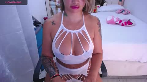 Snapshot of camila__palmer chatting on February 3, 3:27 pm online show from February 3, 3:27 pm