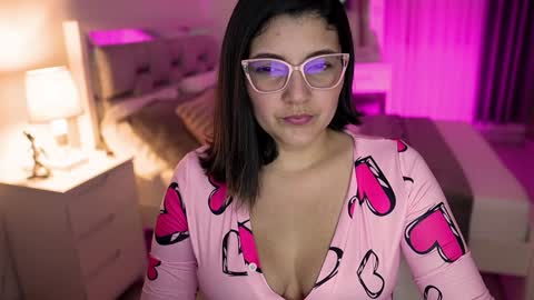 Snapshot of camila_buitrago chatting on February 7, 11:13 pm Camila buitrago online show from February 7, 11:13 pm