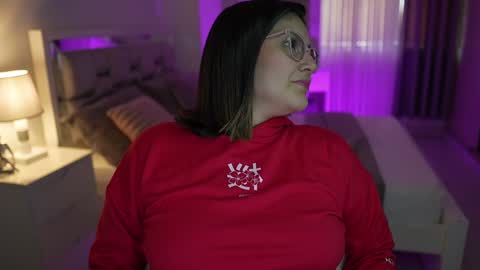 Snapshot of camila_buitrago chatting on December 6, 8:12 pm Camila buitrago online show from December 6, 8:12 pm