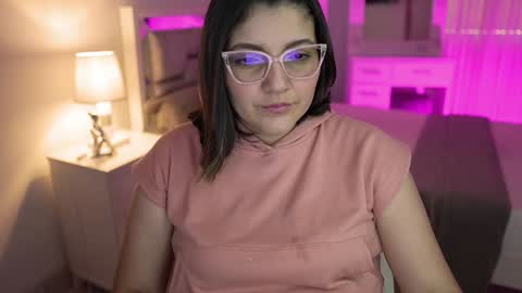 Snapshot of camila_buitrago chatting on December 18, 10:13 pm Camila buitrago online show from December 18, 10:13 pm
