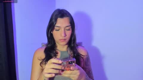 Snapshot of camila_coxx chatting on March 8, 6:37 pm s online show from March 8, 6:37 pm