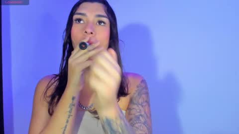 Snapshot of camila_coxx chatting on February 15, 2:26 am s online show from February 15, 2:26 am