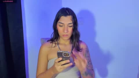 Snapshot of camila_coxx chatting on February 15, 5:30 am s online show from February 15, 5:30 am