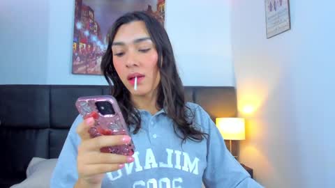 Snapshot of camila_coxx chatting on January 23, 7:22 am s online show from January 23, 7:22 am
