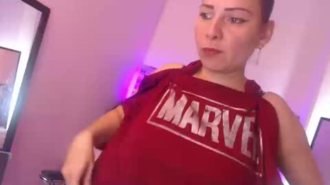 Snapshot of camila_delarosa chatting on September 15, 5:03 pm camila online show from September 15, 5:03 pm