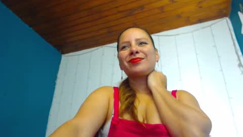 Snapshot of camila_delarosa chatting on February 5, 1:00 pm camila online show from February 5, 1:00 pm
