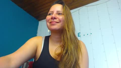 Snapshot of camila_delarosa chatting on January 21, 1:32 pm camila online show from January 21, 1:32 pm