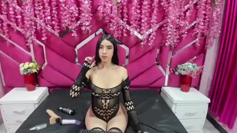 Snapshot of camila_reyess_ chatting on January 28, 3:36 am camila_reyess_ online show from January 28, 3:36 am