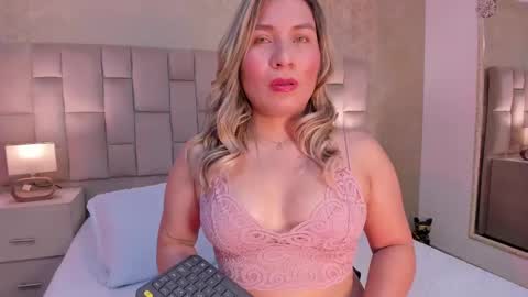 Snapshot of camilapreston_ chatting on September 15, 5:20 am camila preston online show from September 15, 5:20 am
