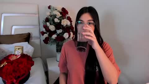 Snapshot of camilasofiia chatting on February 18, 8:03 pm Camila online show from February 18, 8:03 pm