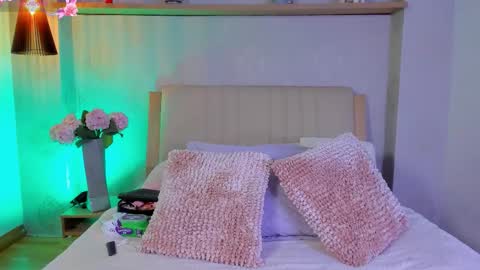 Camille Lynn online show from September 28, 3:48 am