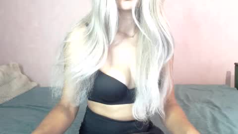 Snapshot of camillebunny chatting on September 12, 5:09 am CamilleBunny online show from September 12, 5:09 am