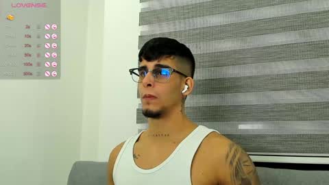   INDEPENDENT MODEL online show from January 30, 1:44 am