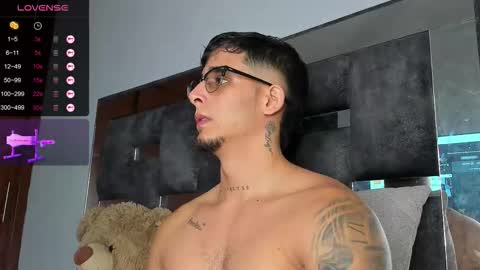   INDEPENDENT MODEL online show from November 9, 5:22 am