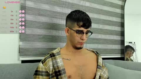   INDEPENDENT MODEL online show from January 30, 9:25 am