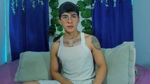 Snapshot of camilo_xcam chatting on February 25, 9:48 pm CAMILO online show from February 25, 9:48 pm