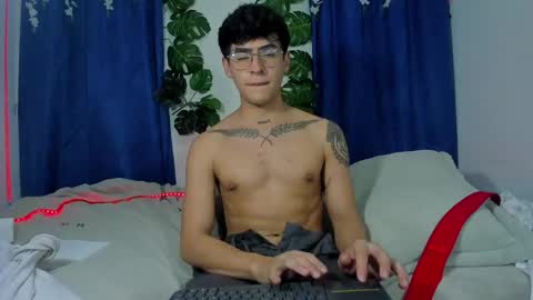 Snapshot of camilo_xcam chatting on February 21, 11:54 pm CAMILO online show from February 21, 11:54 pm