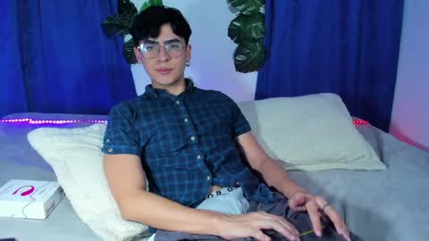 Snapshot of camilo_xcam chatting on February 10, 6:56 pm CAMILO online show from February 10, 6:56 pm