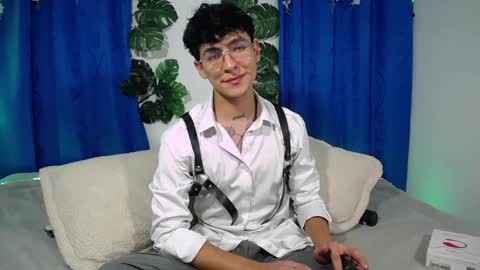 Snapshot of camilo_xcam chatting on February 5, 9:07 pm CAMILO online show from February 5, 9:07 pm