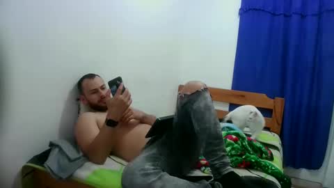 Snapshot of camiloex chatting on December 7, 11:18 pm Camilo online show from December 7, 11:18 pm