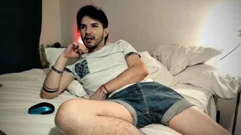 Snapshot of camilosaennz chatting on February 1, 12:29 am camilo online show from February 1, 12:29 am