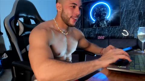 Snapshot of camilowatson chatting on December 10, 1:32 am Camilo Watson online show from December 10, 1:32 am