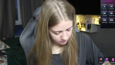 Snapshot of candy_meggie chatting on December 19, 1:18 pm Megan online show from December 19, 1:18 pm