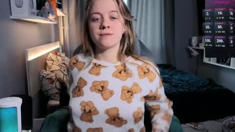 Snapshot of candy_meggie chatting on March 10, 12:49 pm Megan online show from March 10, 12:49 pm