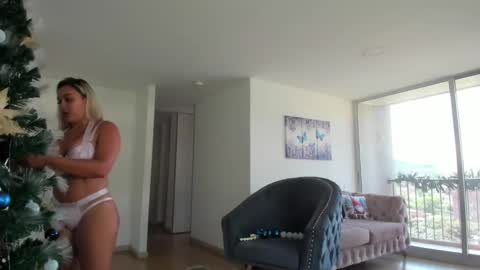Snapshot of candy_sam28 chatting on January 23, 5:21 pm samantha online show from January 23, 5:21 pm