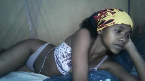 Snapshot of candybrown001 chatting on September 12, 9:33 am candybrown001 online show from September 12, 9:33 am