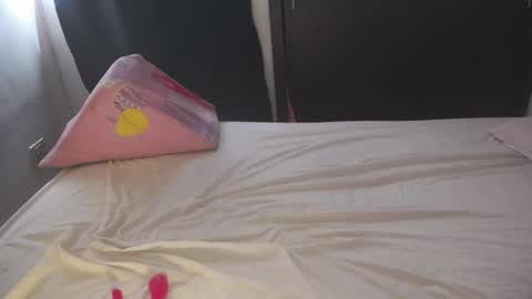 Candy online show from April 5, 6:38 pm