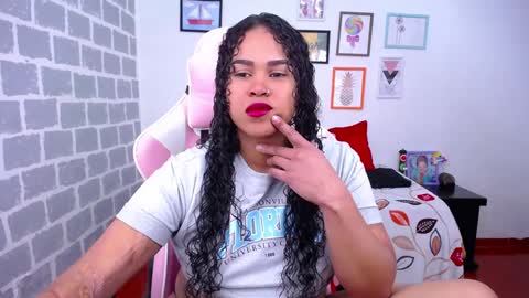 Snapshot of candyhot_sex chatting on December 23, 1:13 pm Karen online show from December 23, 1:13 pm