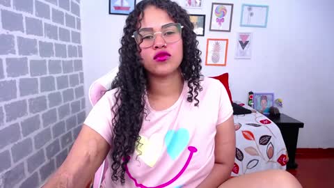 Snapshot of candyhot_sex chatting on December 19, 8:24 am Karen online show from December 19, 8:24 am
