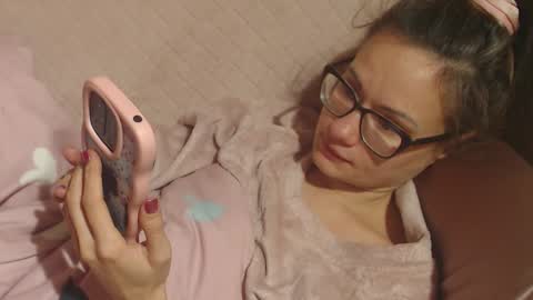 say meow and send tips  online show from November 15, 9:44 am