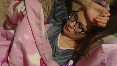 Snapshot of candylady136 chatting on December 6, 2:08 am say meow and send tip online show from December 6, 2:08 am