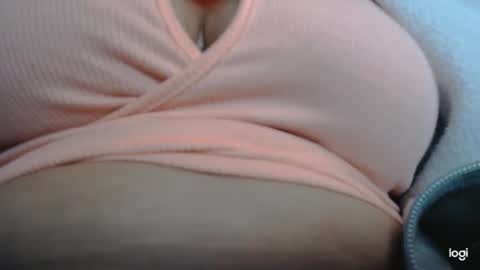 Snapshot of candymilfff chatting on December 17, 6:45 am candymilfff online show from December 17, 6:45 am