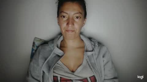 Snapshot of candymilfff chatting on January 26, 3:27 am candymilfff online show from January 26, 3:27 am