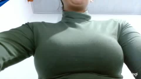 Snapshot of candymilfff chatting on September 14, 3:53 am candymilfff online show from September 14, 3:53 am