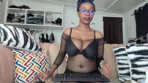 Canela online show from February 11, 6:33 pm