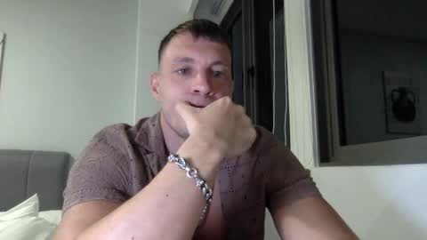 Snapshot of capt_oliver chatting on January 2, 5:29 pm follow my twitter online show from January 2, 5:29 pm