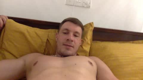 Snapshot of capt_oliver chatting on December 6, 7:06 pm follow my twitter online show from December 6, 7:06 pm