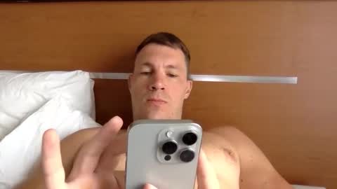 Snapshot of capt_oliver chatting on September 15, 4:25 am follow my twitter online show from September 15, 4:25 am
