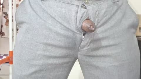 Snapshot of captain_juicyprecum chatting on December 12, 9:51 am captian juicyprecum online show from December 12, 9:51 am