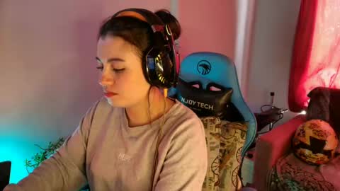 cara890713 online show from February 27, 7:37 pm