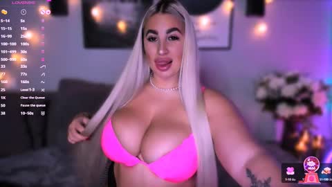 Snapshot of cara__harris chatting on March 3, 3:00 pm . . online show from March 3, 3:00 pm
