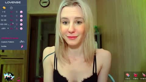 Snapshot of caramel_pie_ chatting on February 15, 6:33 pm caramel online show from February 15, 6:33 pm