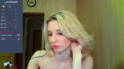 Snapshot of caramel_pie_ chatting on February 24, 7:52 pm caramel online show from February 24, 7:52 pm