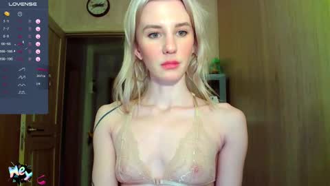 Snapshot of caramel_pie_ chatting on February 9, 6:58 pm caramel online show from February 9, 6:58 pm
