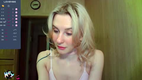 Snapshot of caramel_pie_ chatting on February 27, 6:09 pm caramel online show from February 27, 6:09 pm